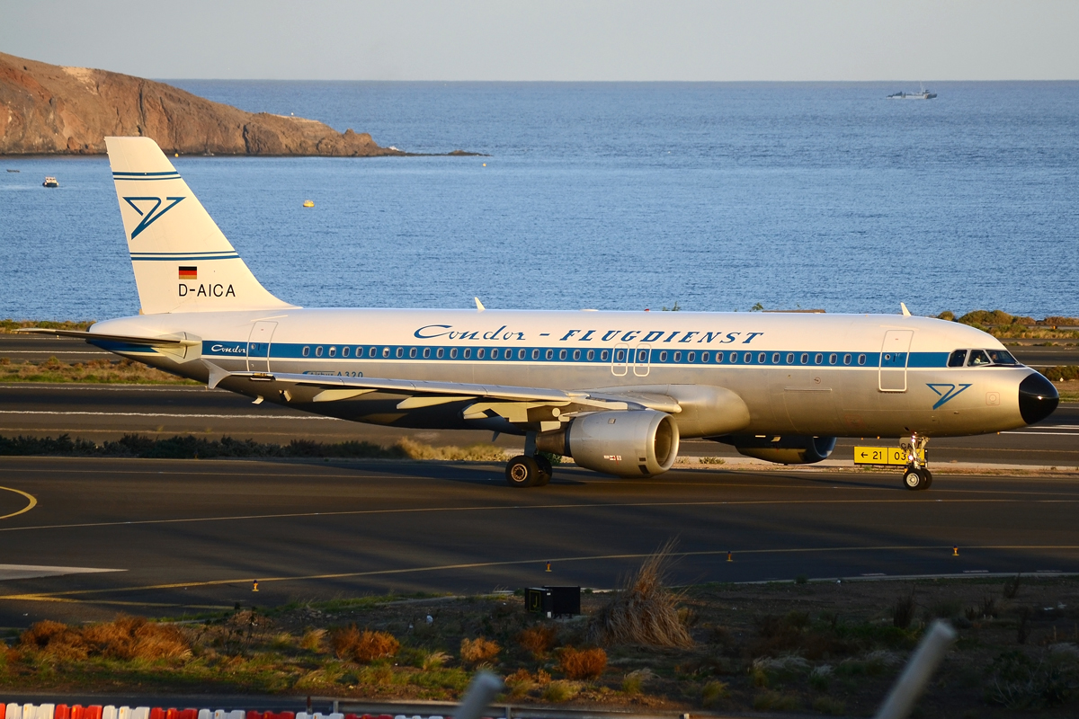 D-AICA (774) 1998 Airbus A320-212