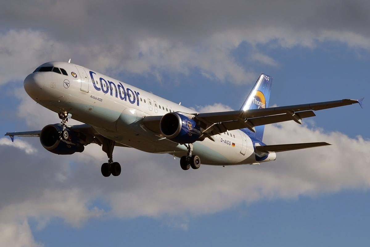 D-AICG (957) 1999 Airbus A320-212