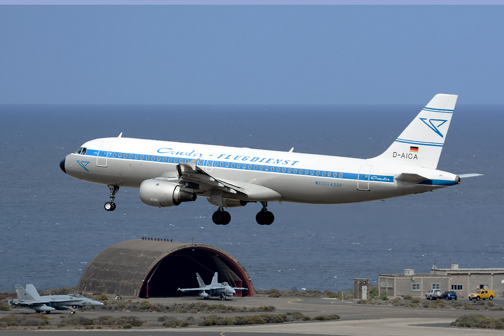 D-AICA (774) 1998 Airbus A320-212