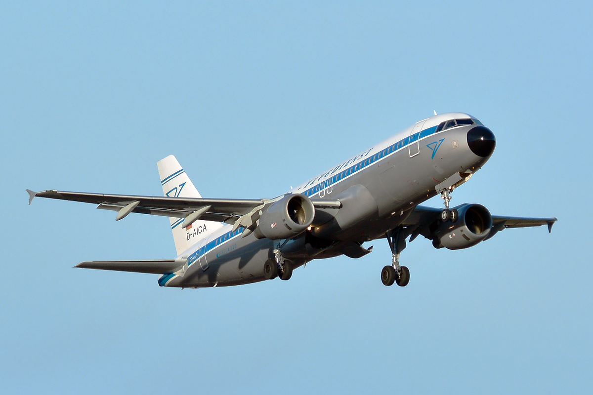 D-AICA (774) 1998 Airbus A320-212