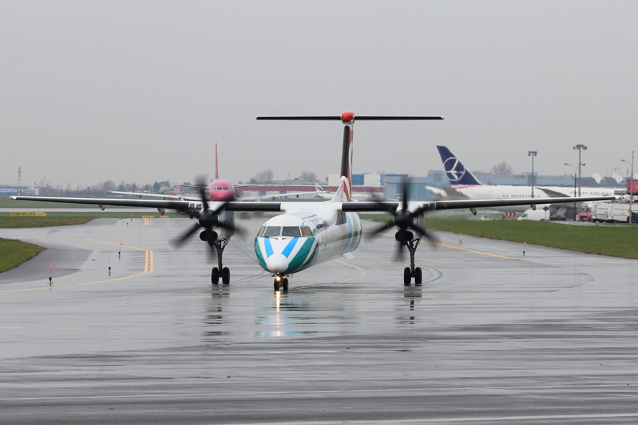 SP-EQE (4417) Bombardier Dash 8-Q402