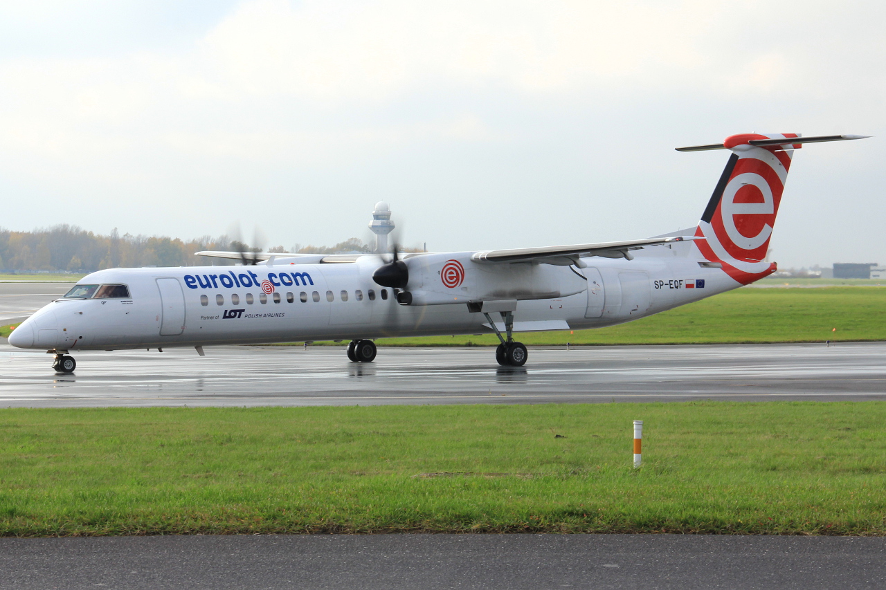 SP-EQF (4422) Bombardier Dash 8-Q402