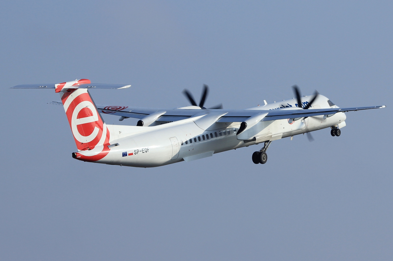 SP-EQF (4422) Bombardier Dash 8-Q402