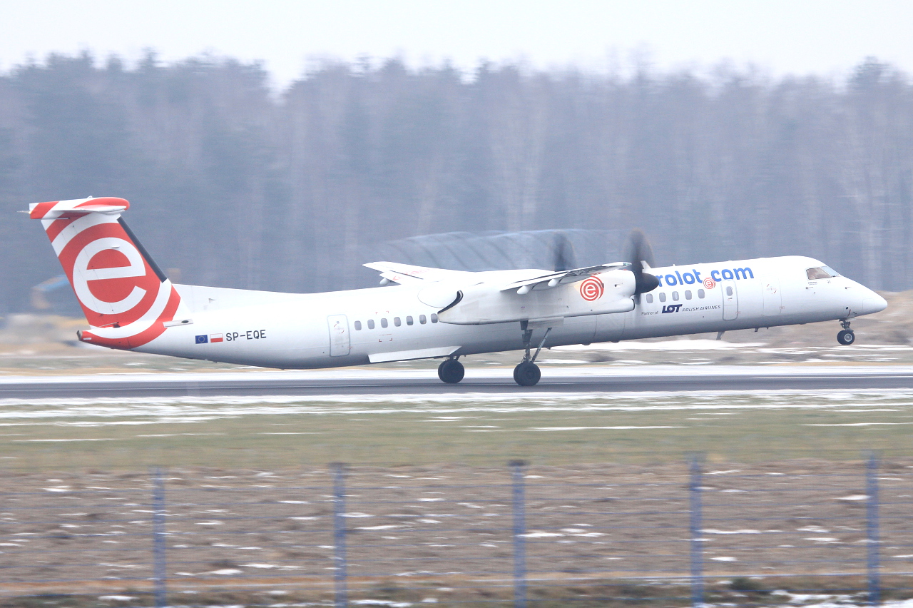 SP-EQE (4417) Bombardier Dash 8-Q402