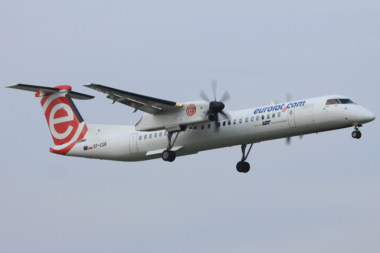 SP-EQB (4407) Bombardier Dash 8-Q402