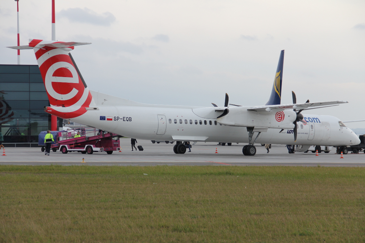 SP-EQB (4407) Bombardier Dash 8-Q402