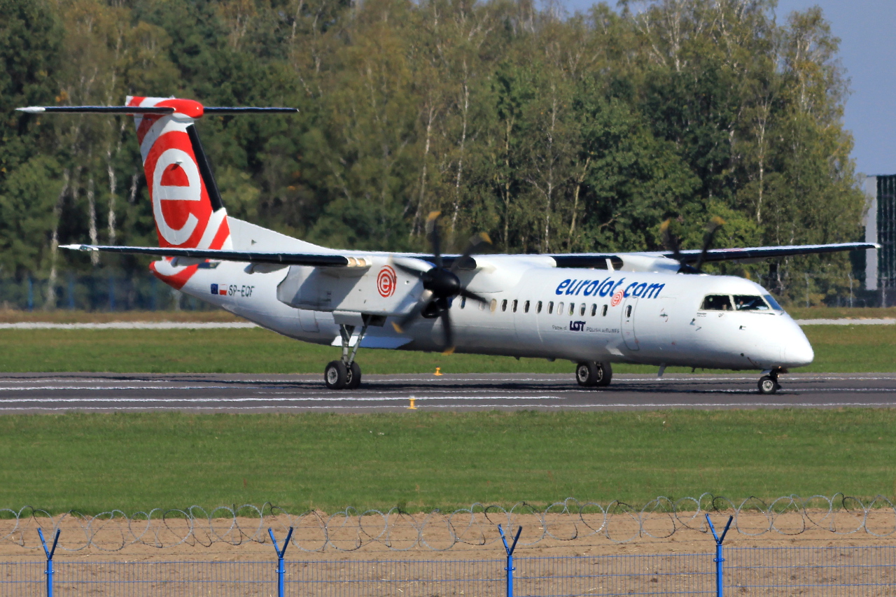 SP-EQF (4422) Bombardier Dash 8-Q402