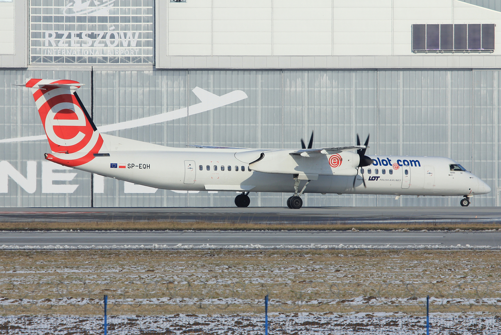 SP-EQH (4424) Bombardier Dash 8-Q402