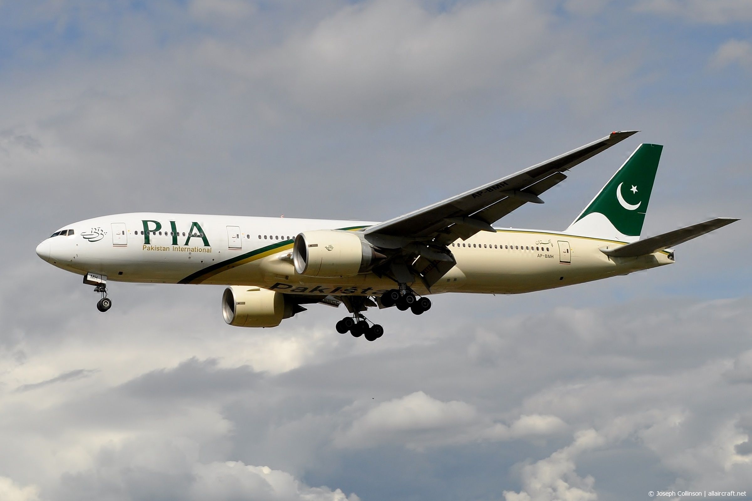 AP-BMH (32717) 2005 Boeing 777-2Q8 ER