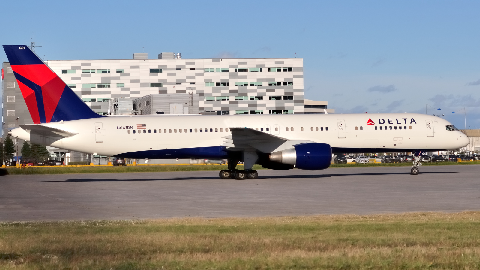 N661DN (24972) Boeing 757-232
