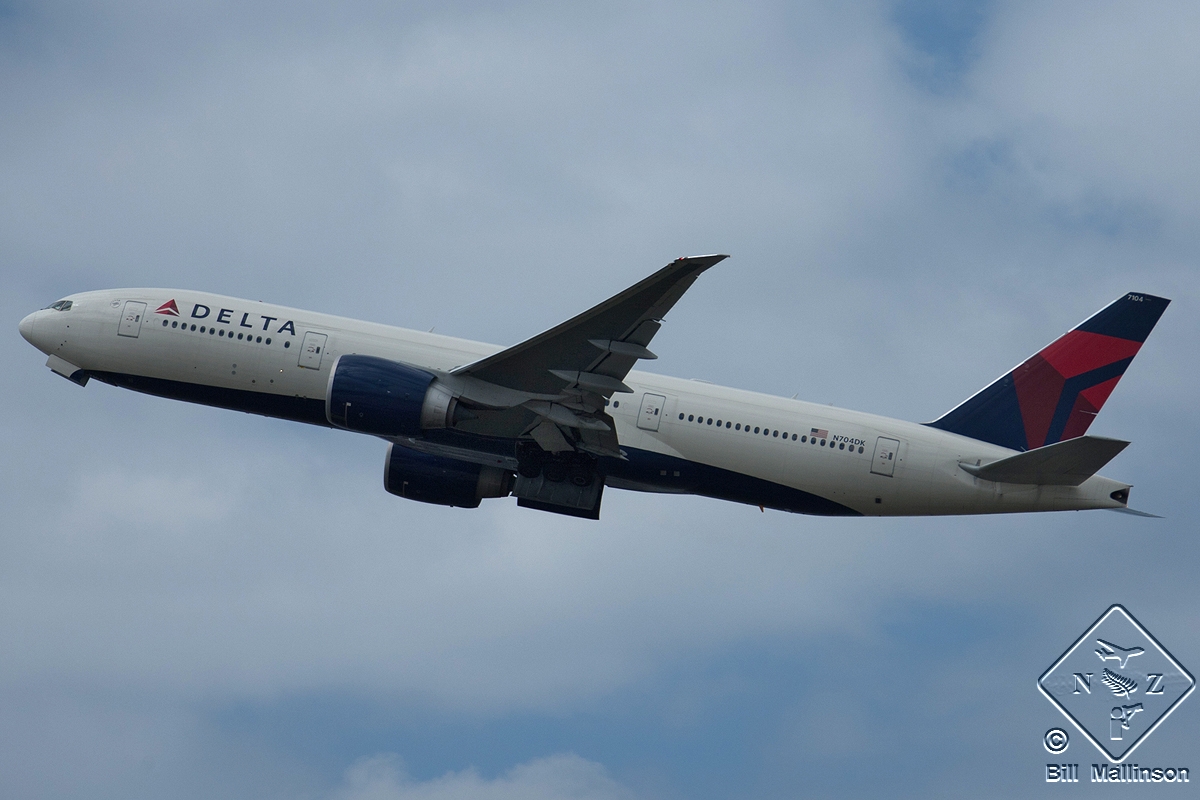 N704DK · Boeing 777-232/LR · (SYD / YSSY)