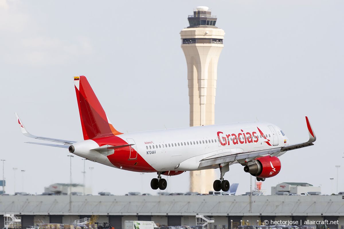 N724AV (cn 6153) Airbus A320-214