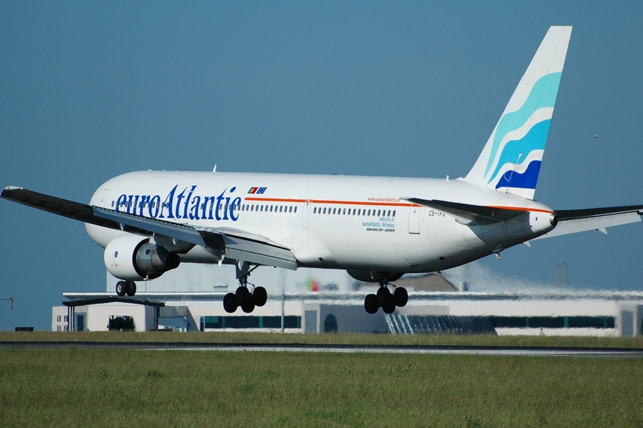 CS-TFS (25411) 1991 Boeing 767-3Y0/ER