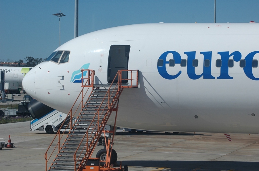 CS-TFT (26208) 1993 Boeing 767-3Y0/ER