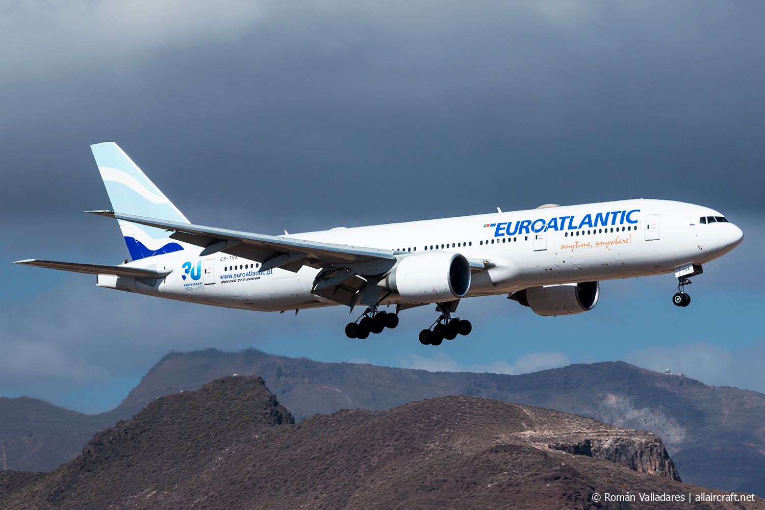 CS-TSX (32784) 2004 Boeing 777-243ER