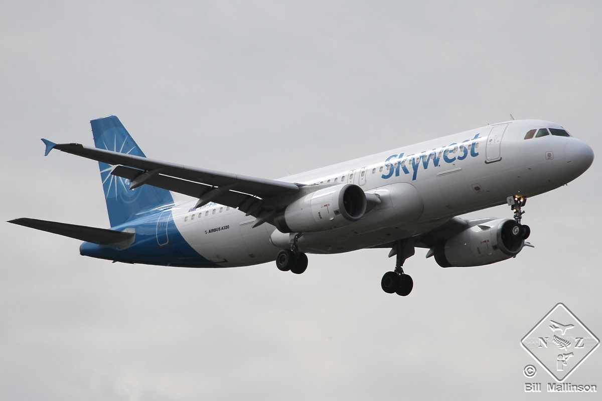 VH-FNP, (cn 429), Airbus A320-231