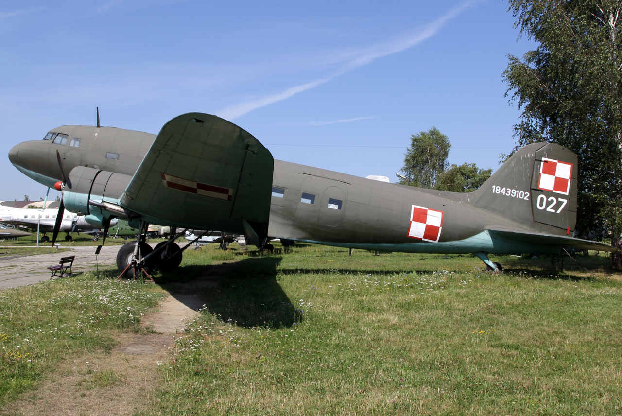 027 (18439102) 1943 Lisunov Li-2T