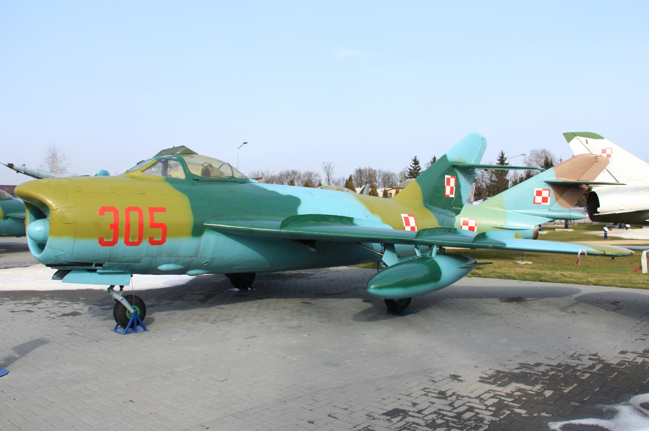 305, (cn 0305), Mikoyan-Gurevich MiG-17PF