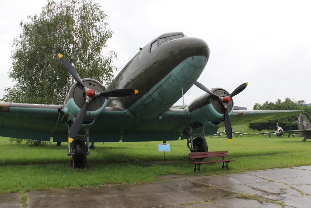 027 (18439102) 1943 Lisunov Li-2T
