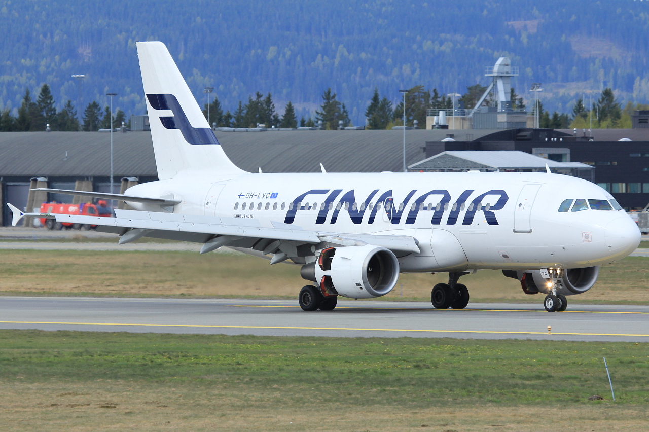 OH-LVC (1309) 2000 Airbus A319-112