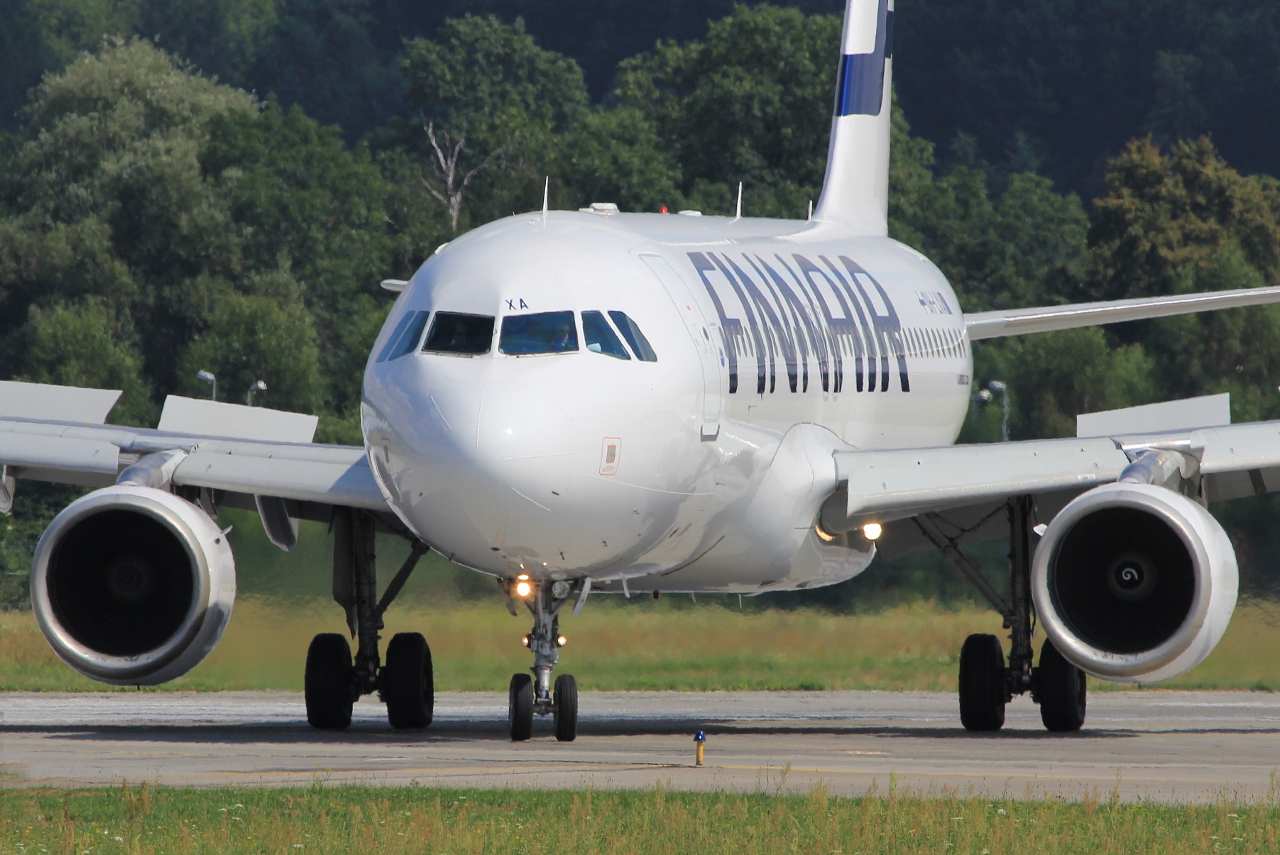 OH-LXA, (cn 1405), Airbus A320-214