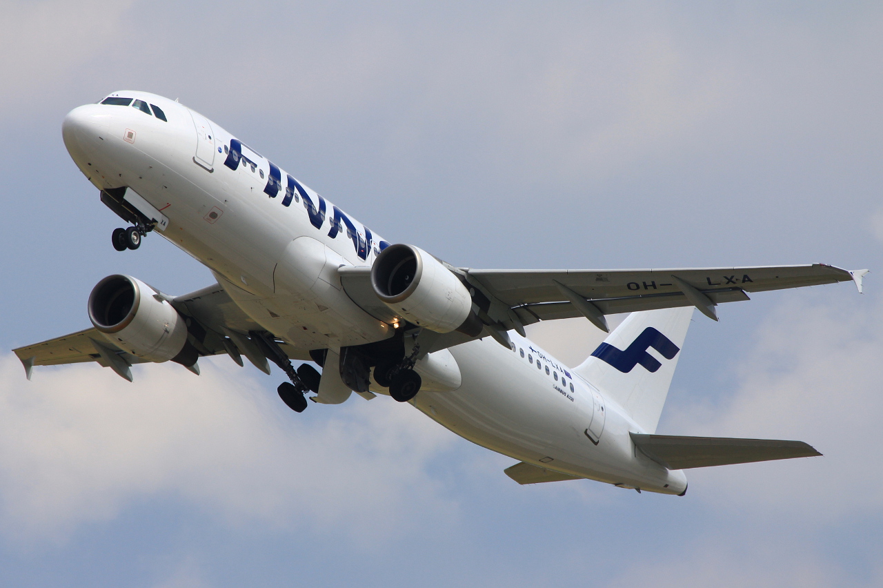 OH-LXA, (cn 1405), Airbus A320-214