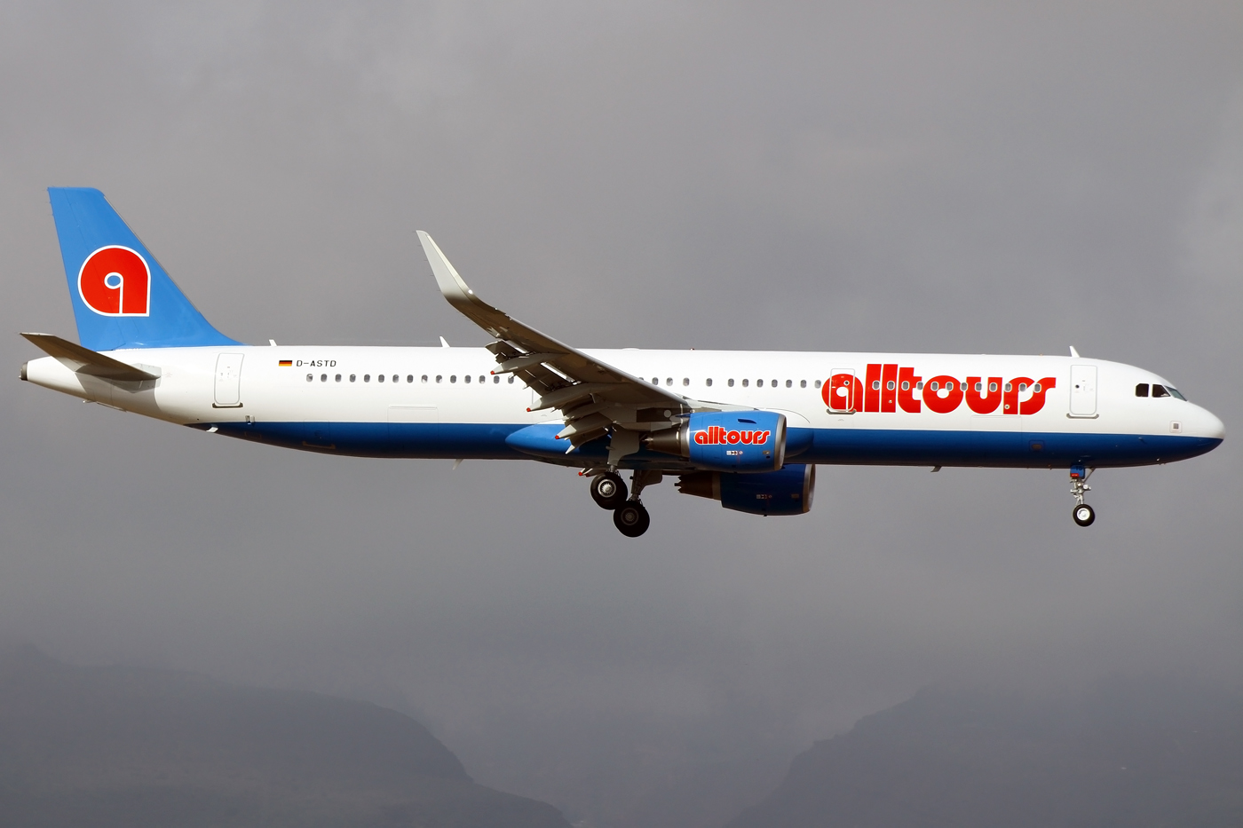 D-ASTD (5843) 2013 Airbus A321-211(WL)