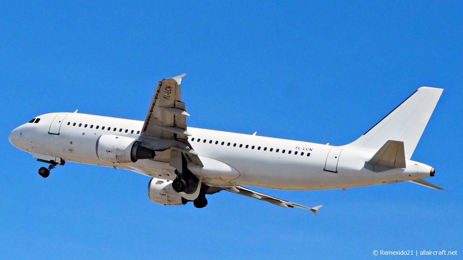 YL-LCN (662) 1997 Airbus A320-211