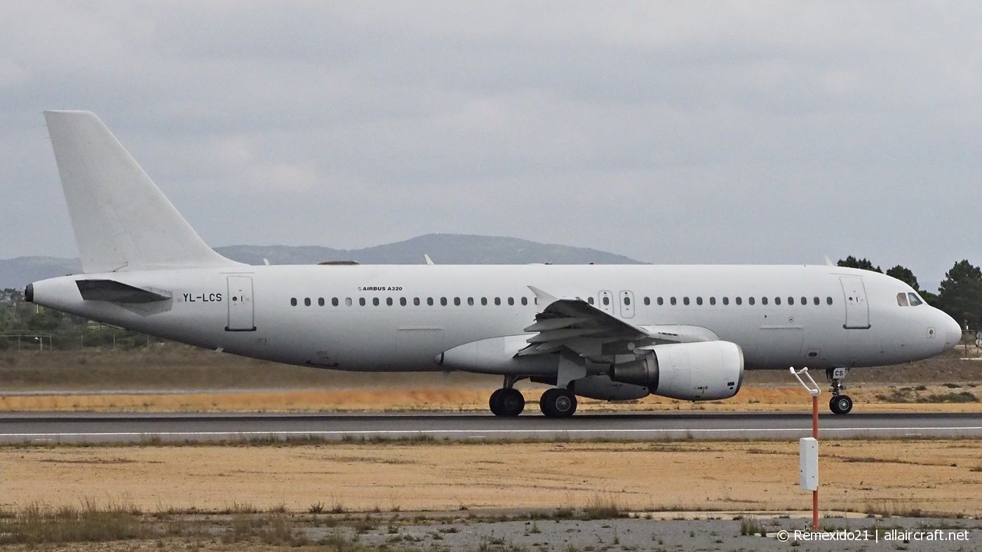 YL-LCS (566) 1995 Airbus A320-214