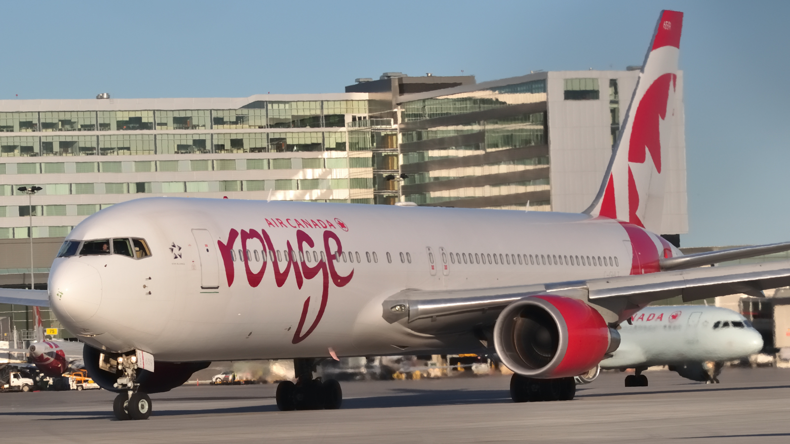 C-GHLT (30850) Boeing 767-333ER(WL)
