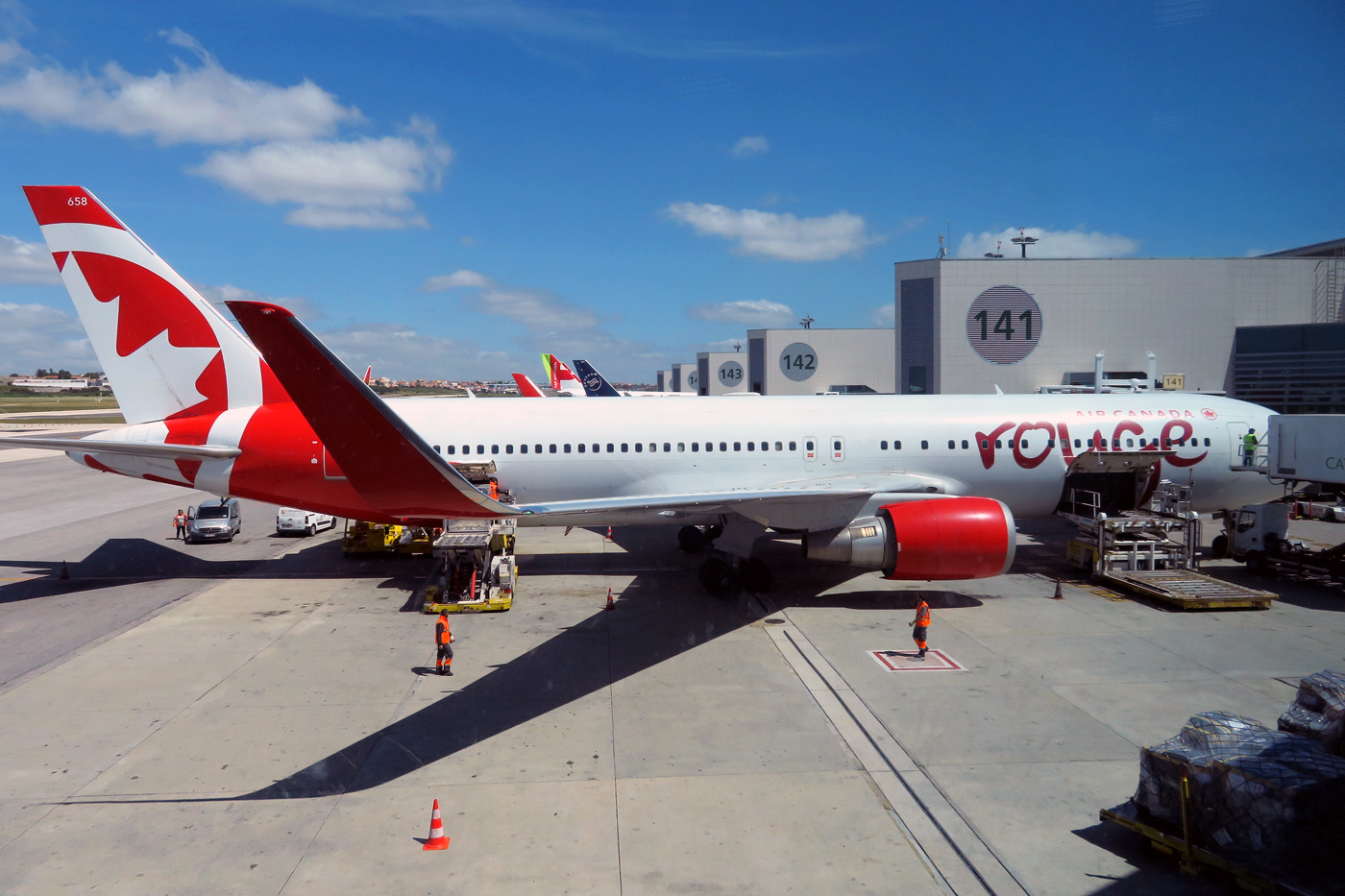 C-GHLQ (cn 30846) Boeing 767-333ER