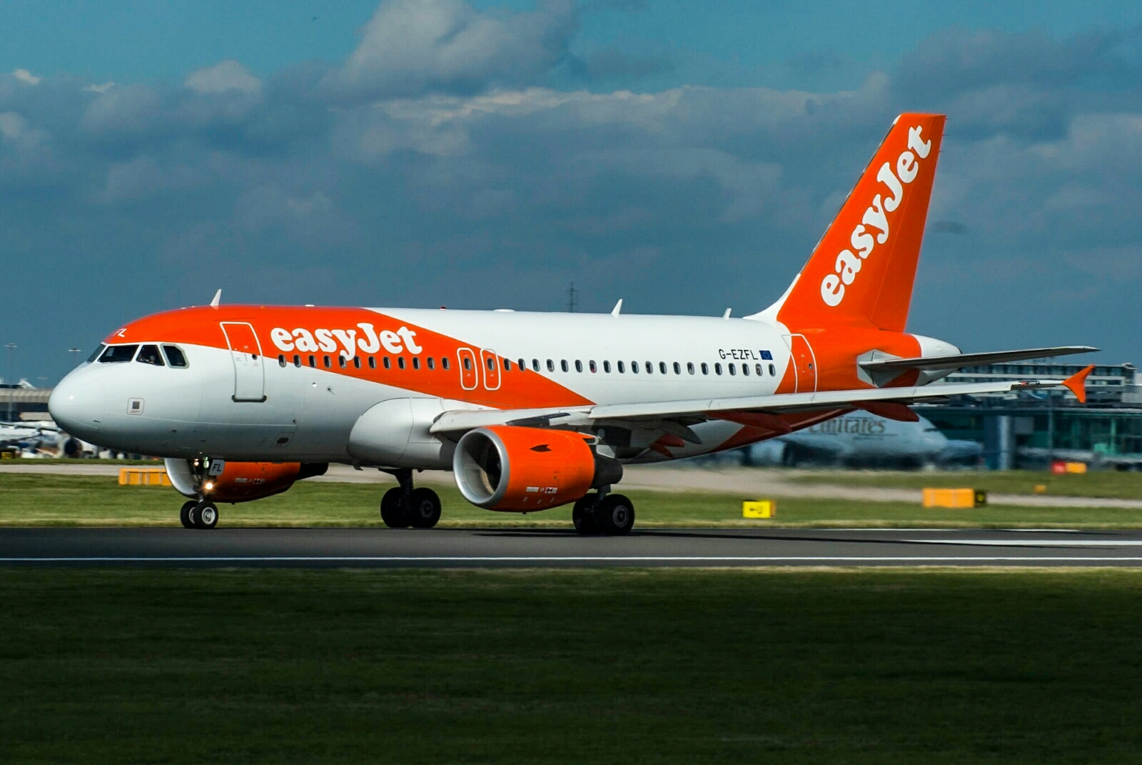 G-EZFL (4056) 2009 Airbus A319-111
