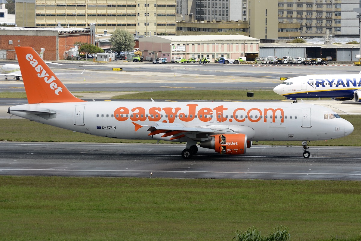 G-EZUN (5046) 2012 Airbus A320-214