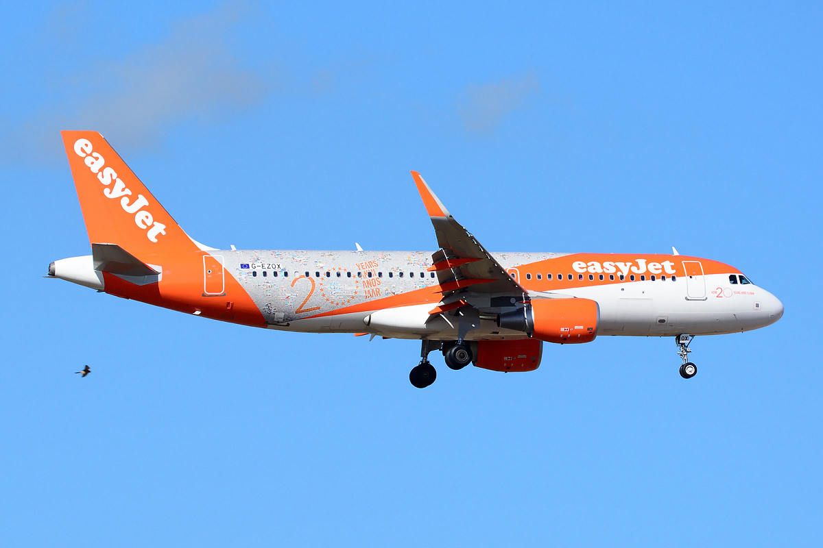 G-EZOX (6837) 2015 Airbus A320-214(WL)