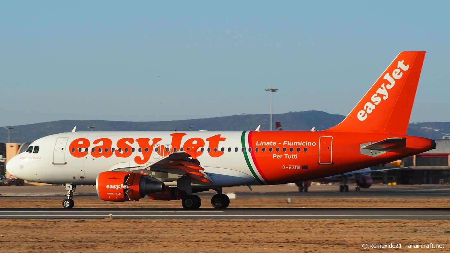 G-EZIW (2578) 2005 Airbus A319-111