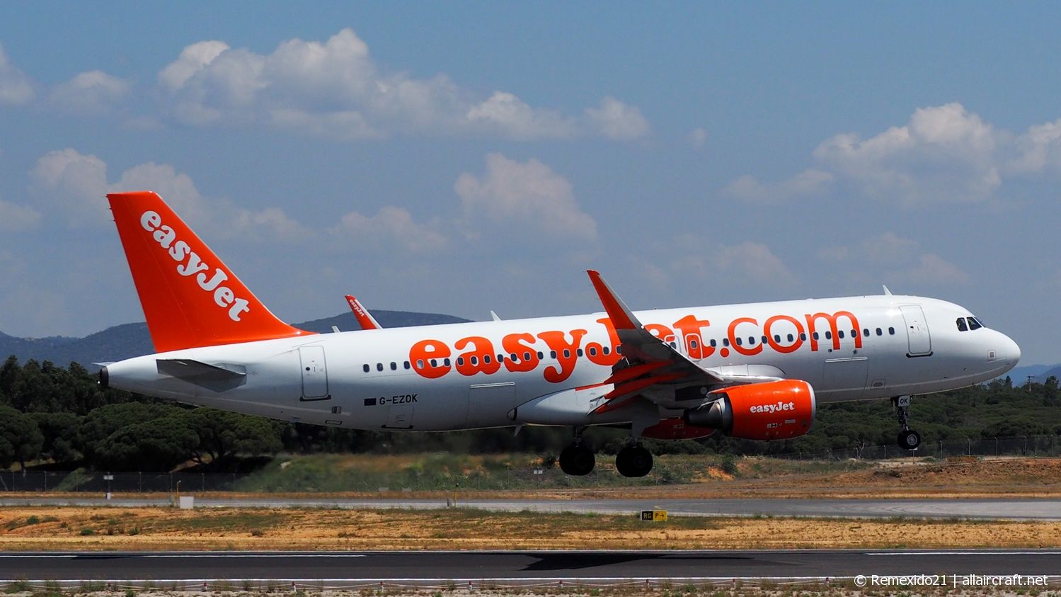G-EZOK (6568) 2015 Airbus A320-214(WL)