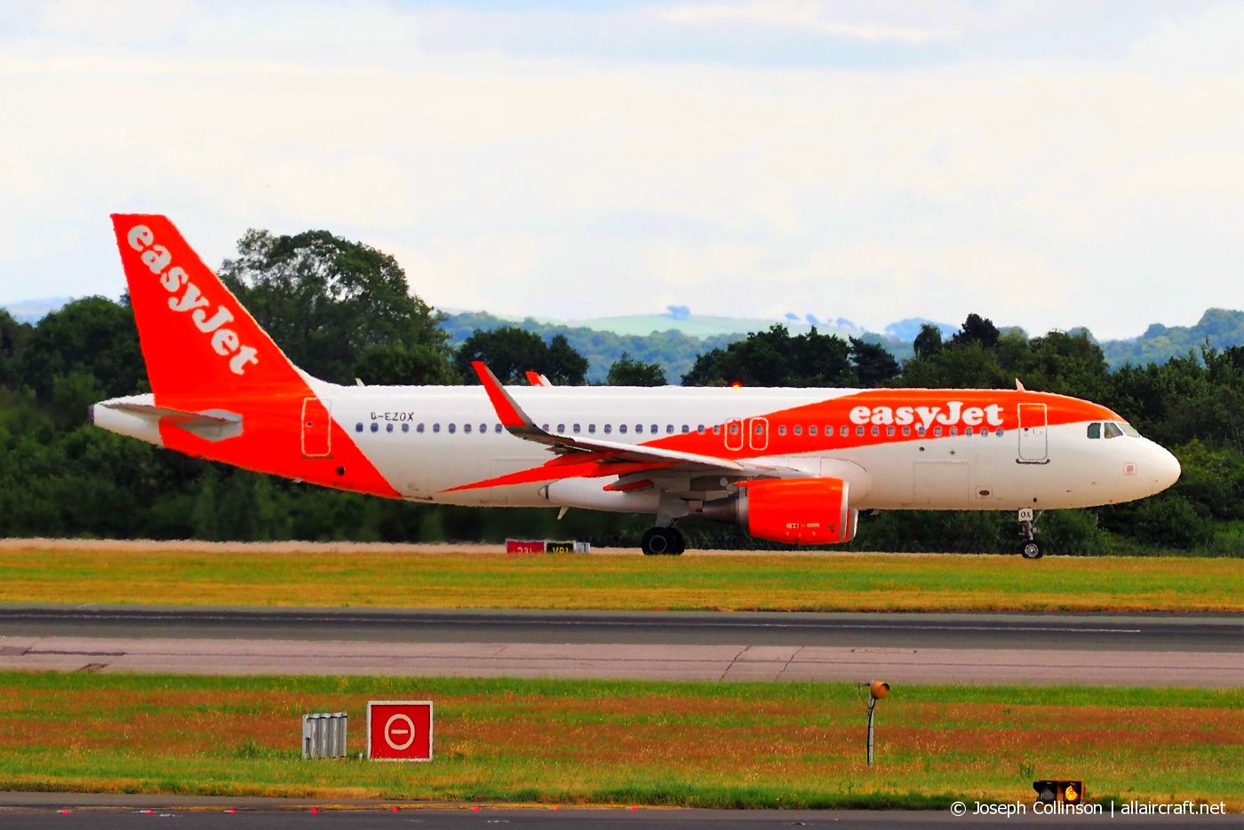 G-EZOX (6837) 2015 Airbus A320-214(WL)