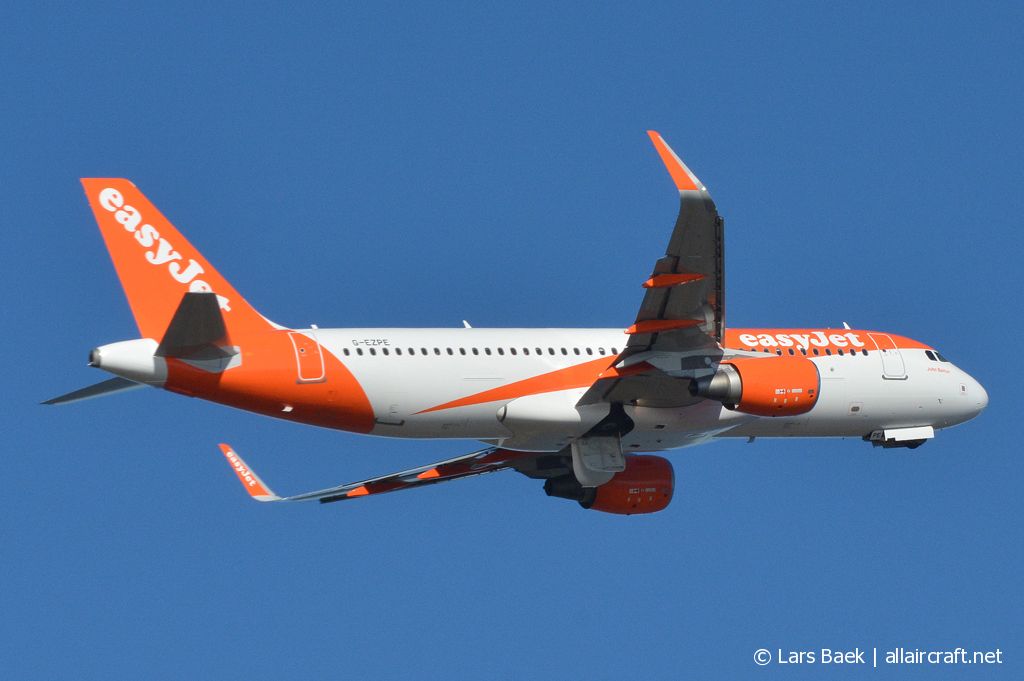 G-EZPE (7044) 2016 Airbus A320-214(WL)