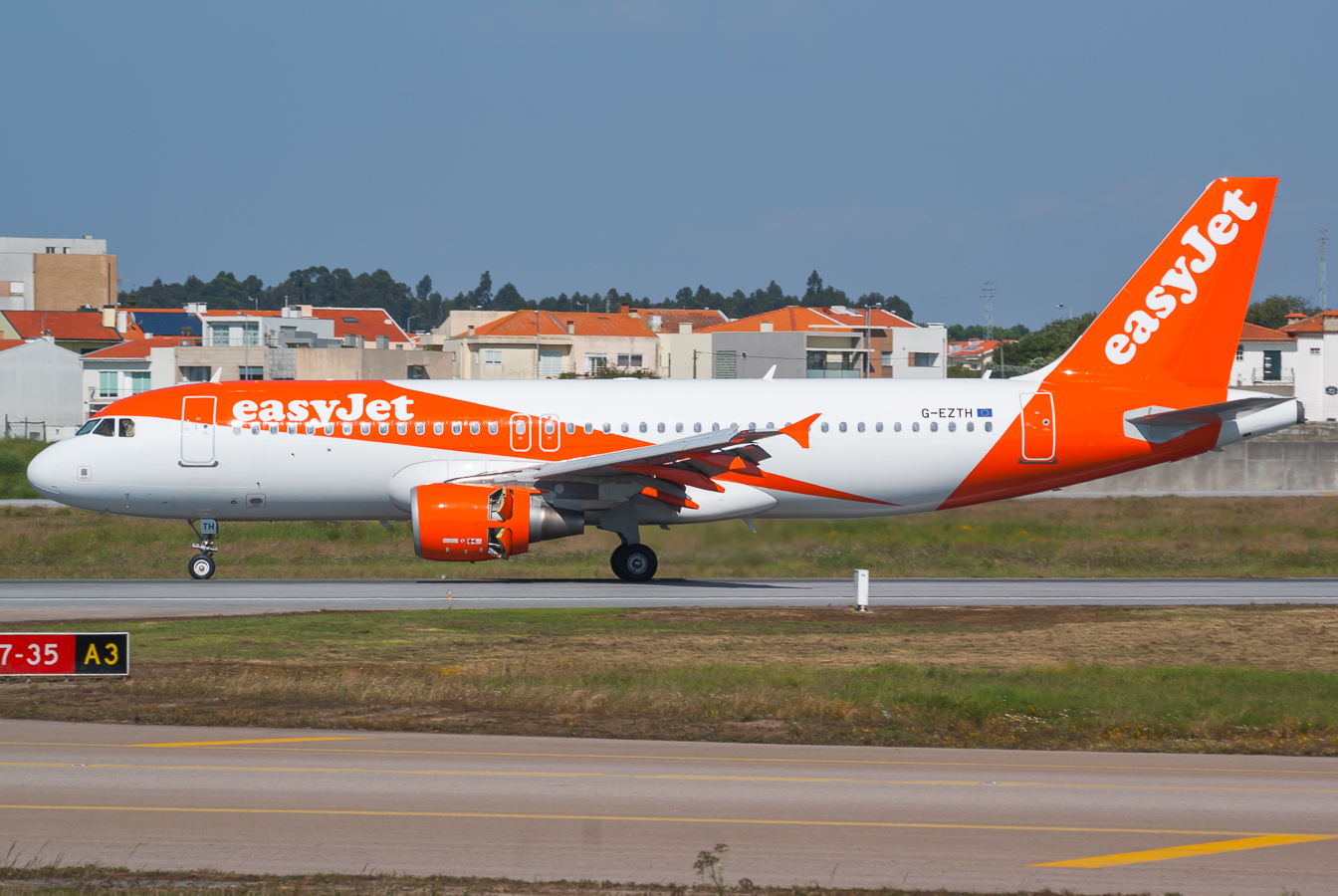 G-EZTH (3953) 2009 Airbus A320-214