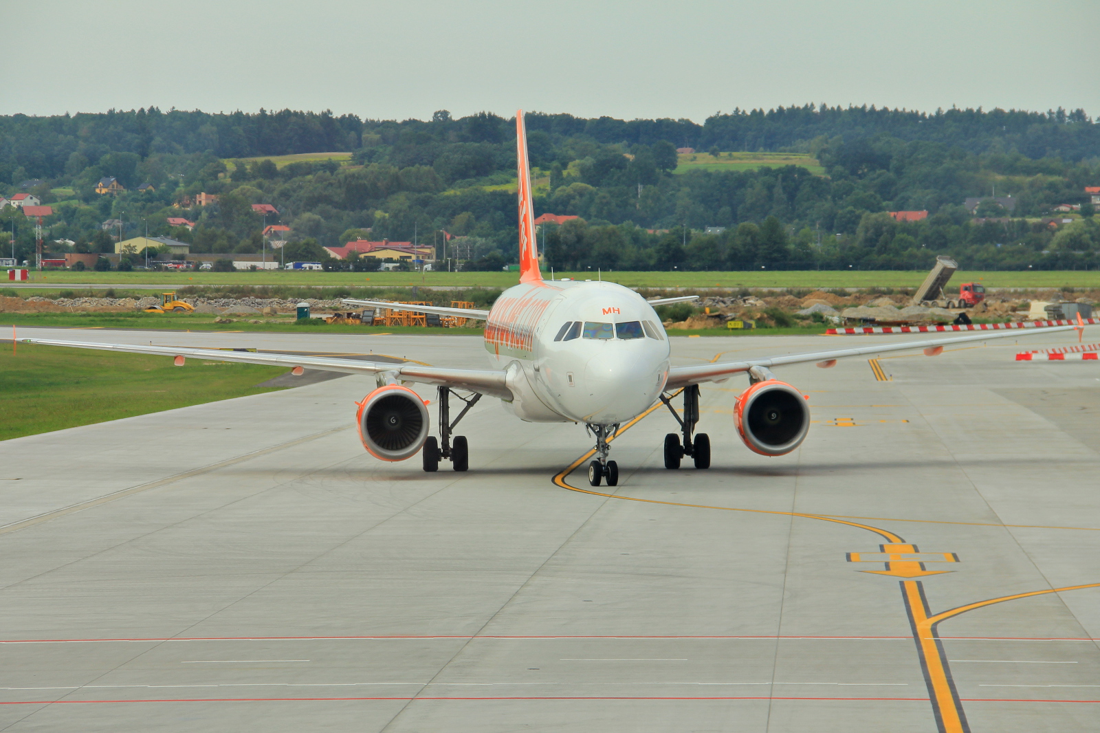 G-EZMH (2053) 2003 Airbus A319-111