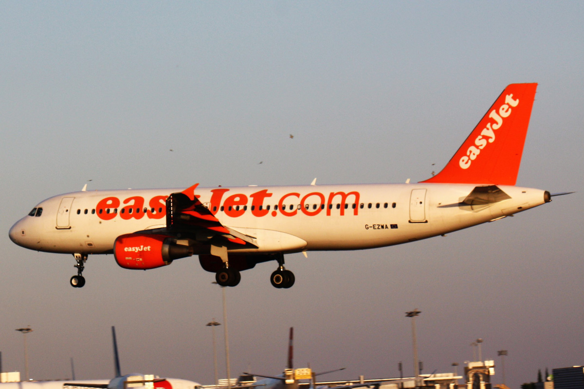 G-EZWA (5201) 2012 Airbus A320-214