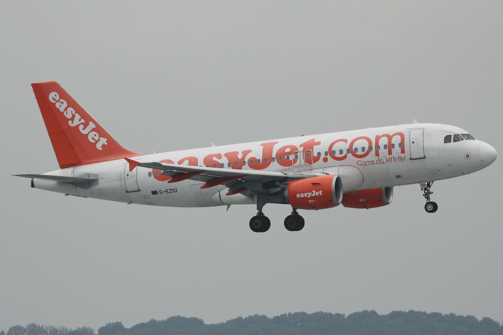 G-EZIU (2548) 2005 Airbus A319-111