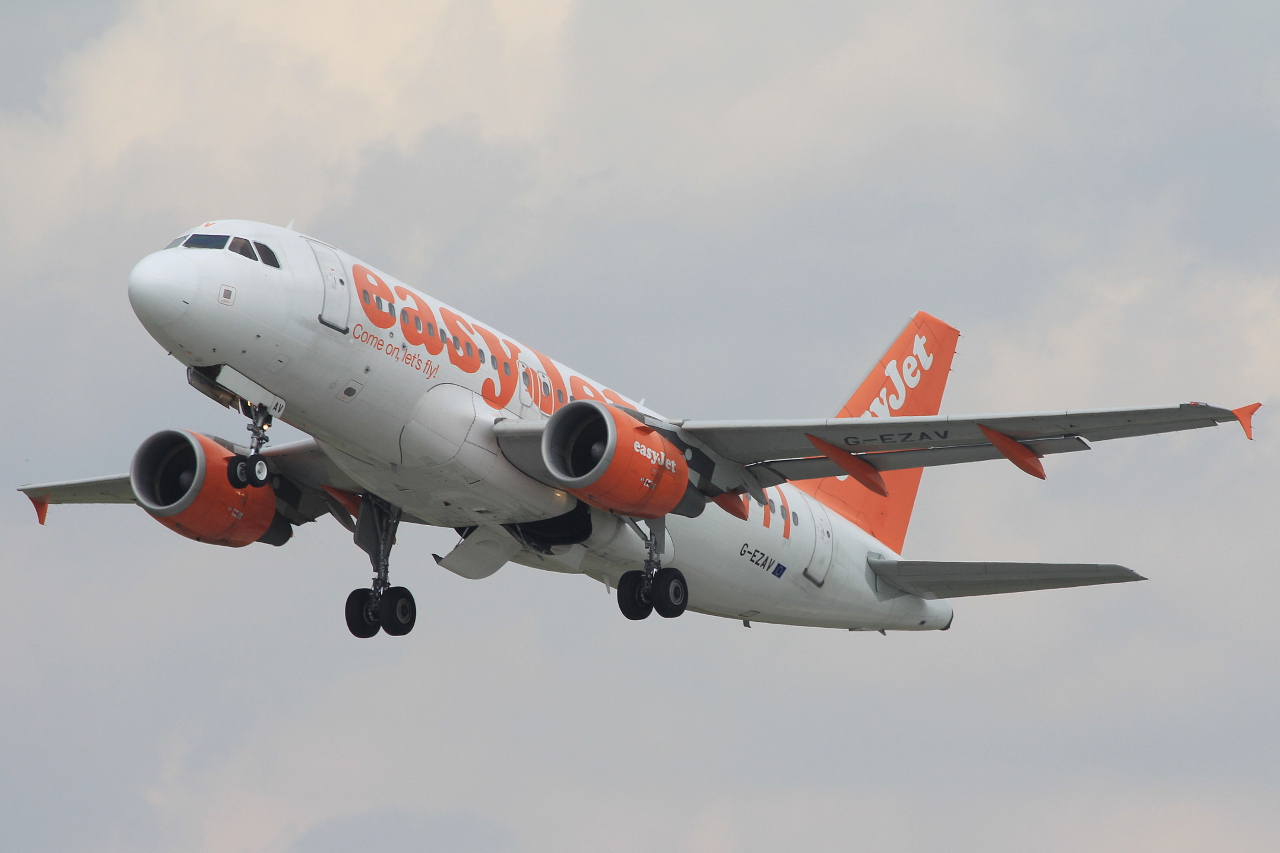 G-EZAV (2083) 2006 Airbus A319-111