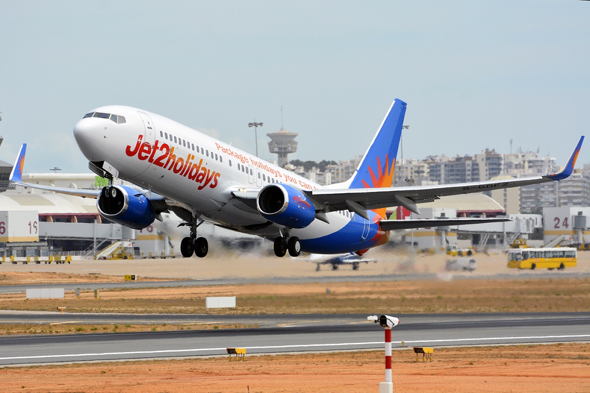 G-GDFZ · Boeing 737-86Q(WL) · (FAO / LPFR)