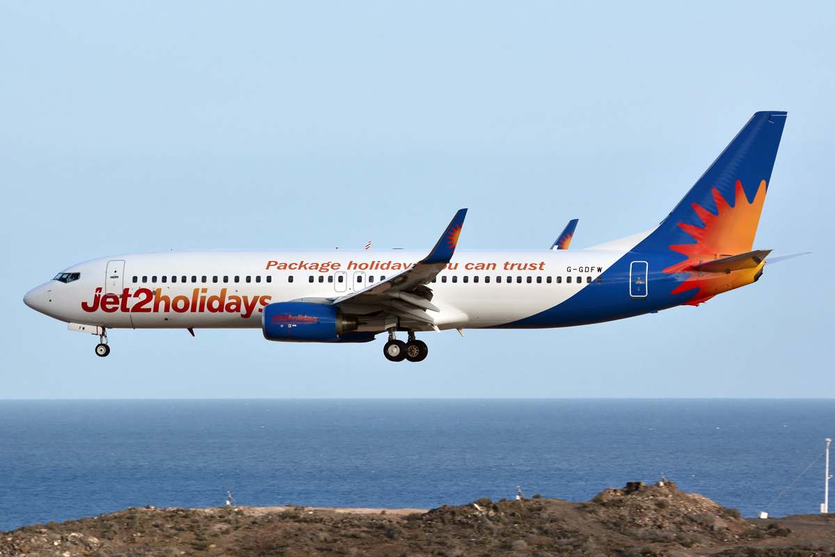 G-GDFW (27986) 2000 Boeing 737-8K5(WL)