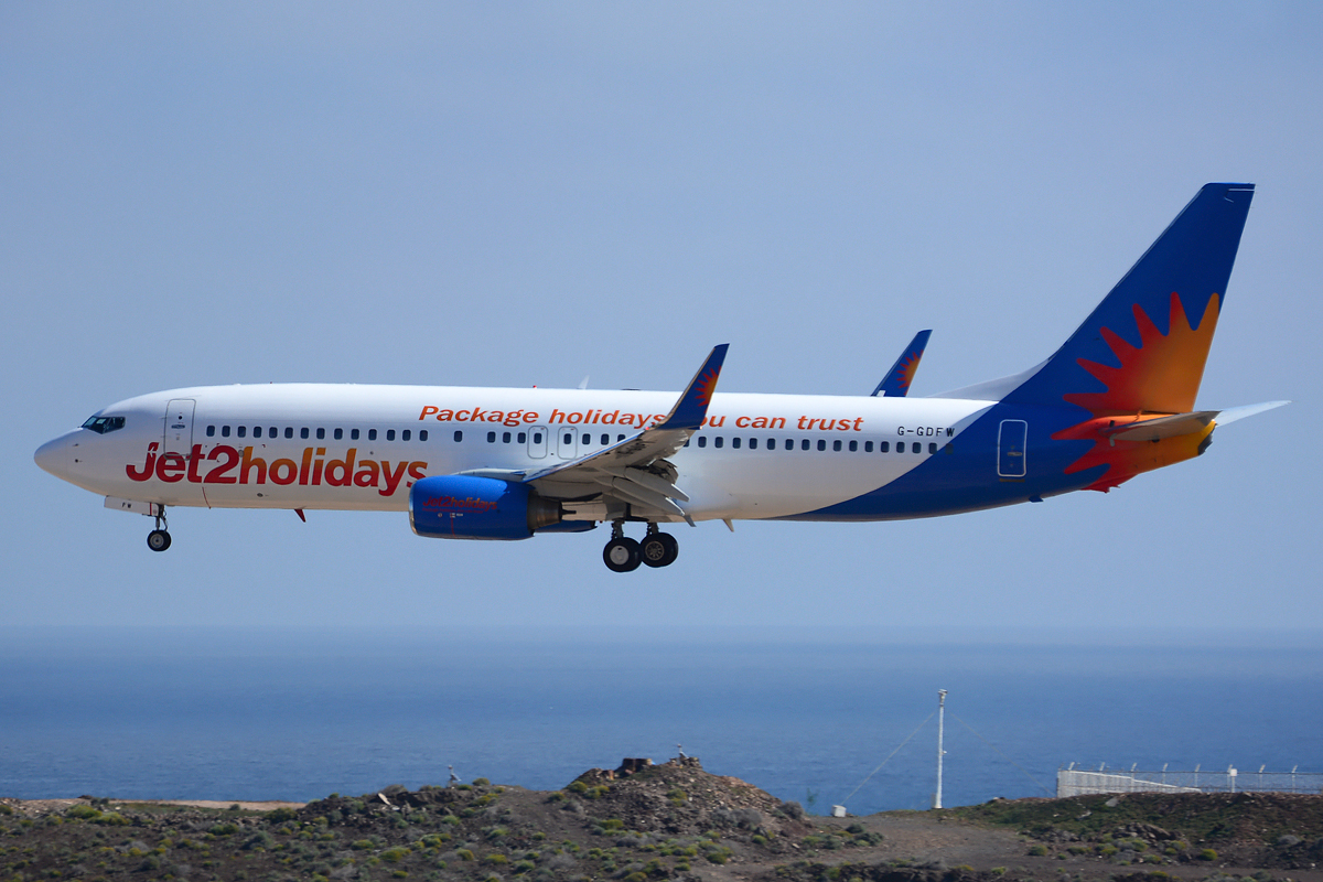 G-GDFW (27986) 2000 Boeing 737-8K5(WL)