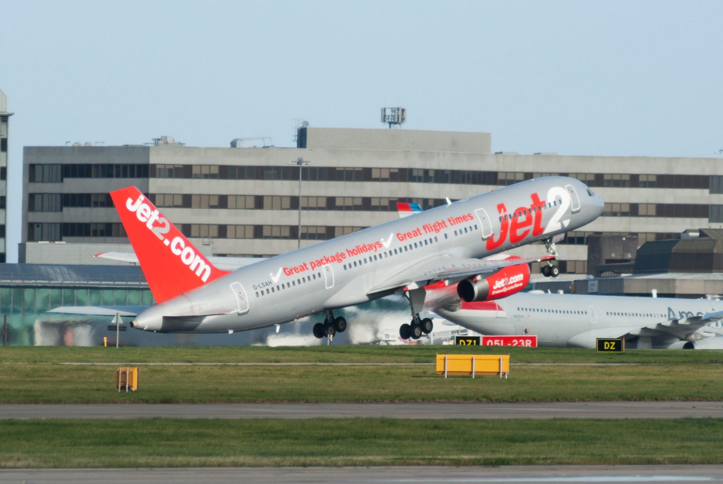 G-LSAH (24015) 1987 Boeing 757-21B