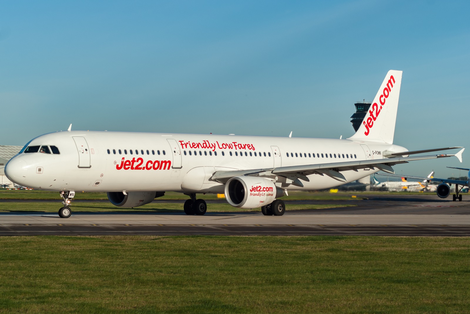 G-POWN (3830) 2009 Airbus A321-211