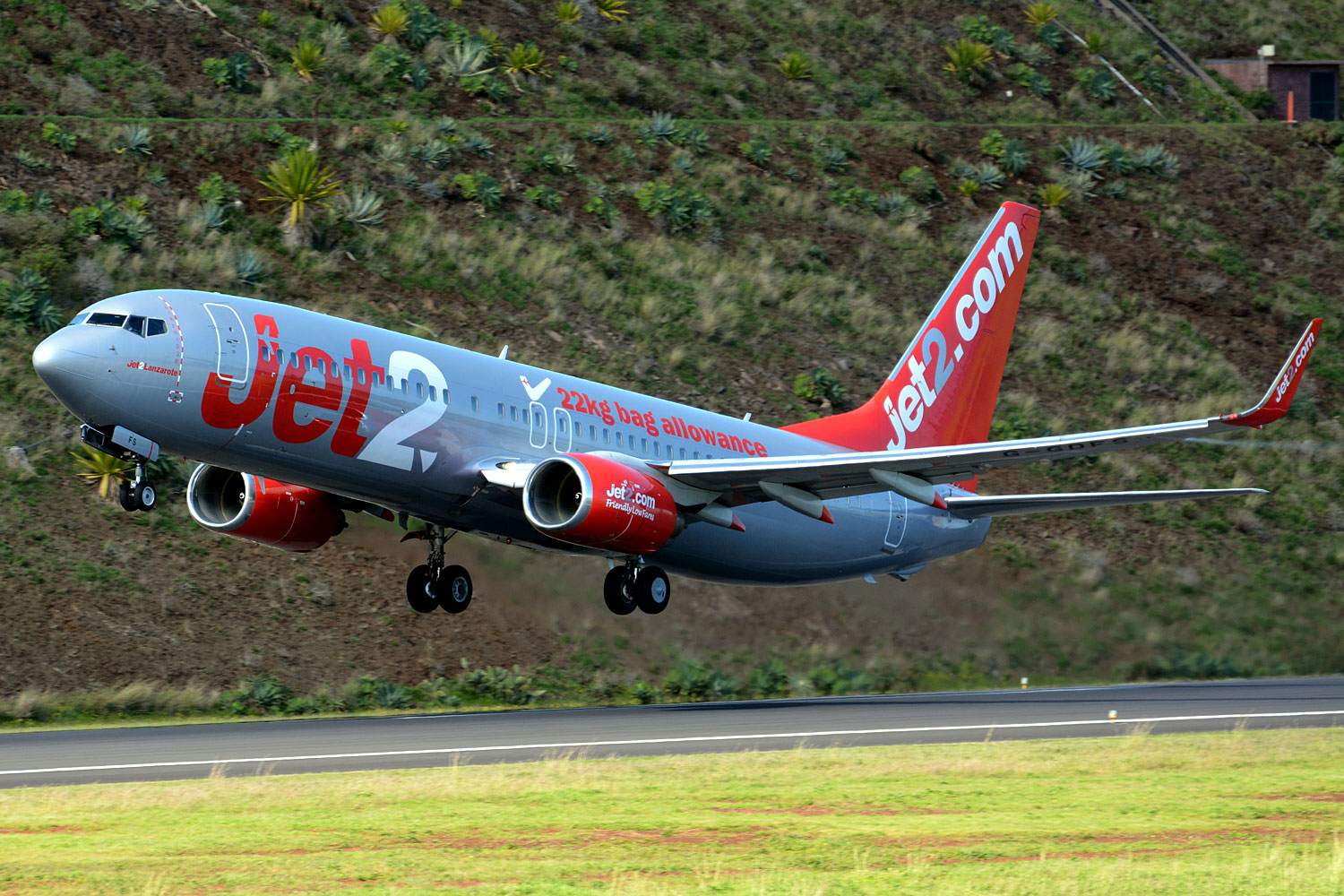 G-GDFS (32243) 2001 Boeing 737-86N(WL)