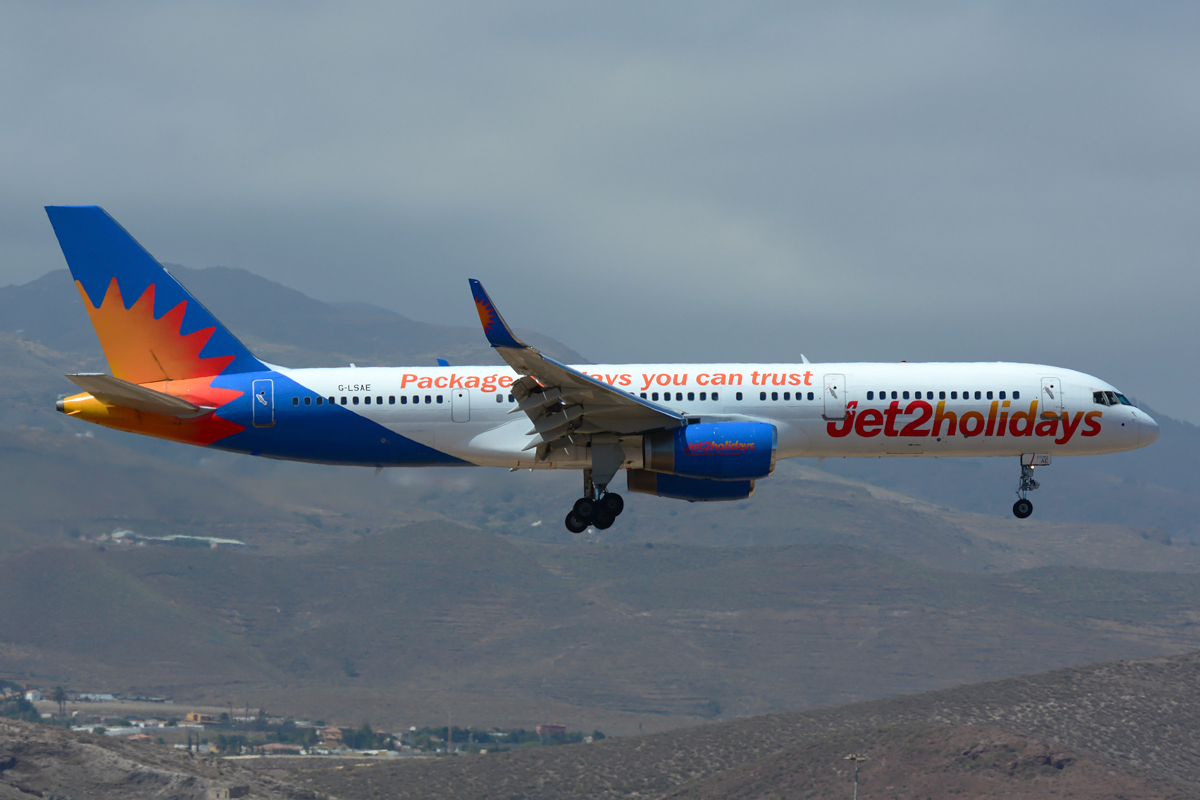 G-LSAE (24135) 1988 Boeing 757-27B(WL)
